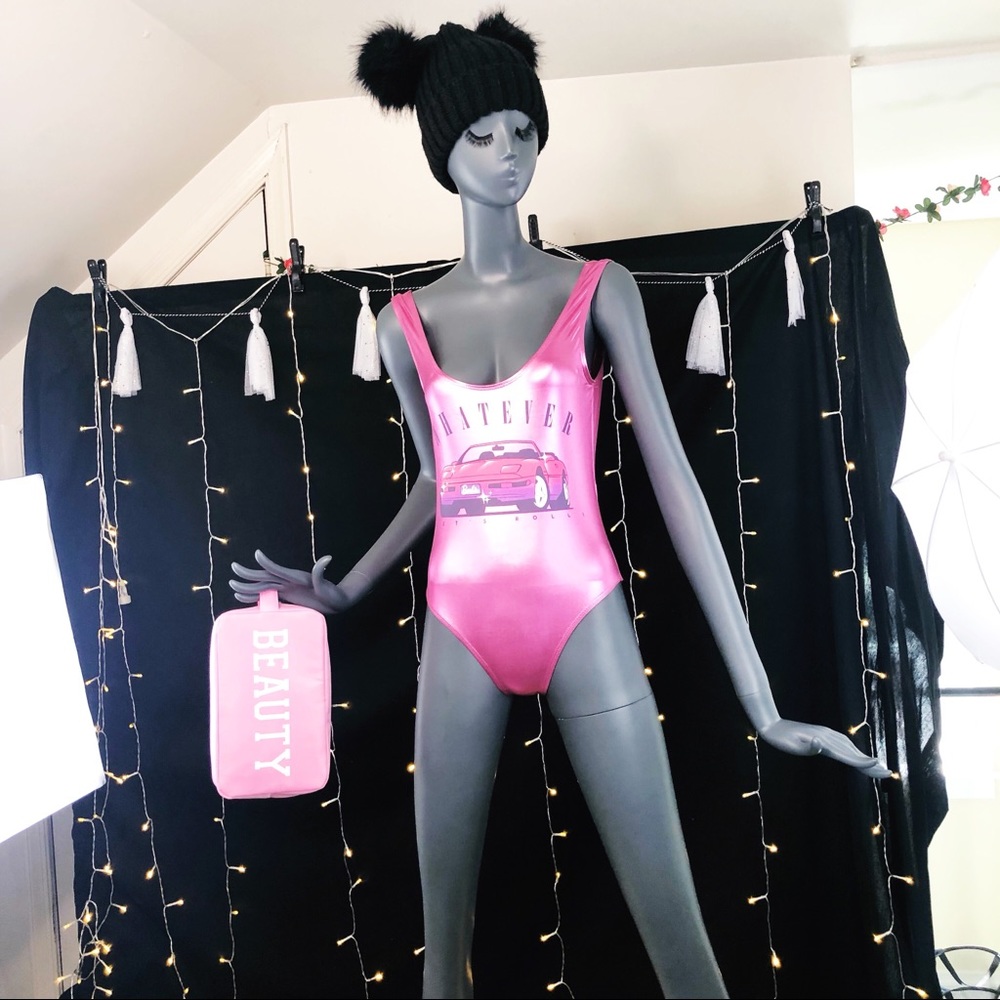 👸🏼 NWT F21 Beauty Queen Cosmetics Bag